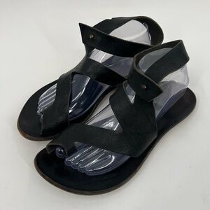 Cydwoq artisan attract leather sandals